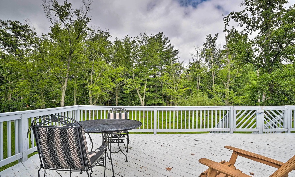 Great Cacapon Cottage | Riverfront Cacapon Cottage: Kayak, Fish, Swim