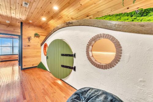 Bryant House | Rivers Ledge Cabin with breathtaking views hot tub & indoor pool