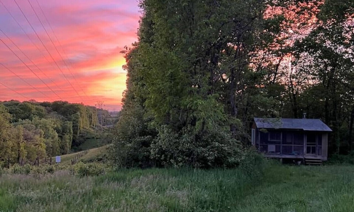 Kasbeer Cabin | Romantic - Cabin & Camping - on 175 Acre Farm