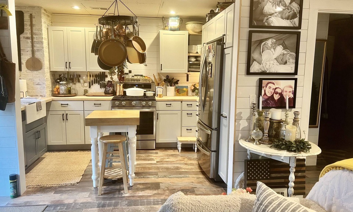 Wauconda Cottage | Romantic Lake Cottage for Two. With Patio and Firepit.