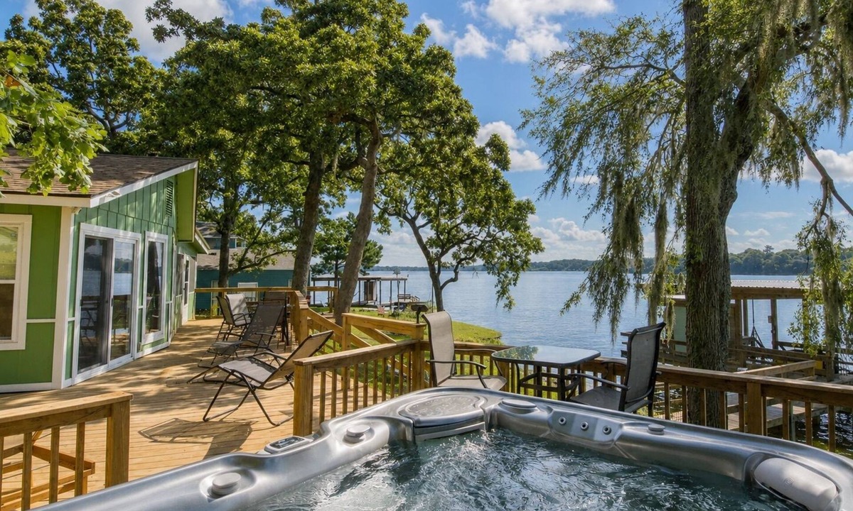 Trinity House | Romantic Lakefront Retreat: Hot Tub, Private Deck, Screened Porch, Dock & Kayaks