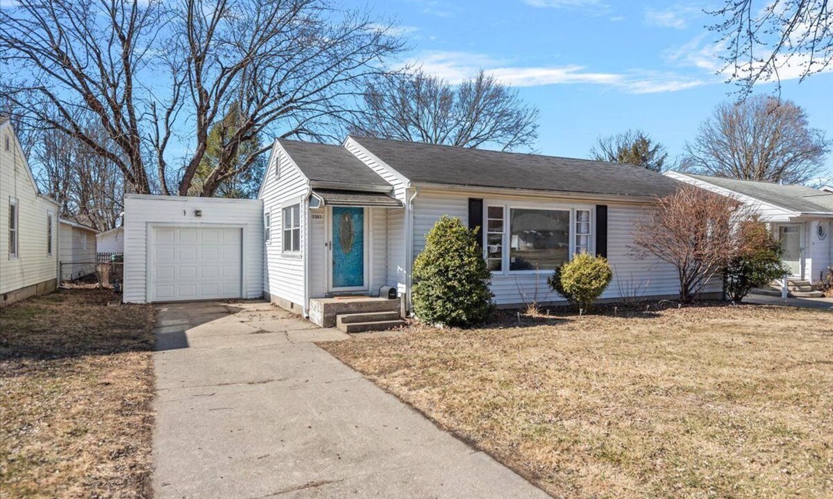 Springfield House | Room to Bloom, Upscale Home - Laundry Garage Yard