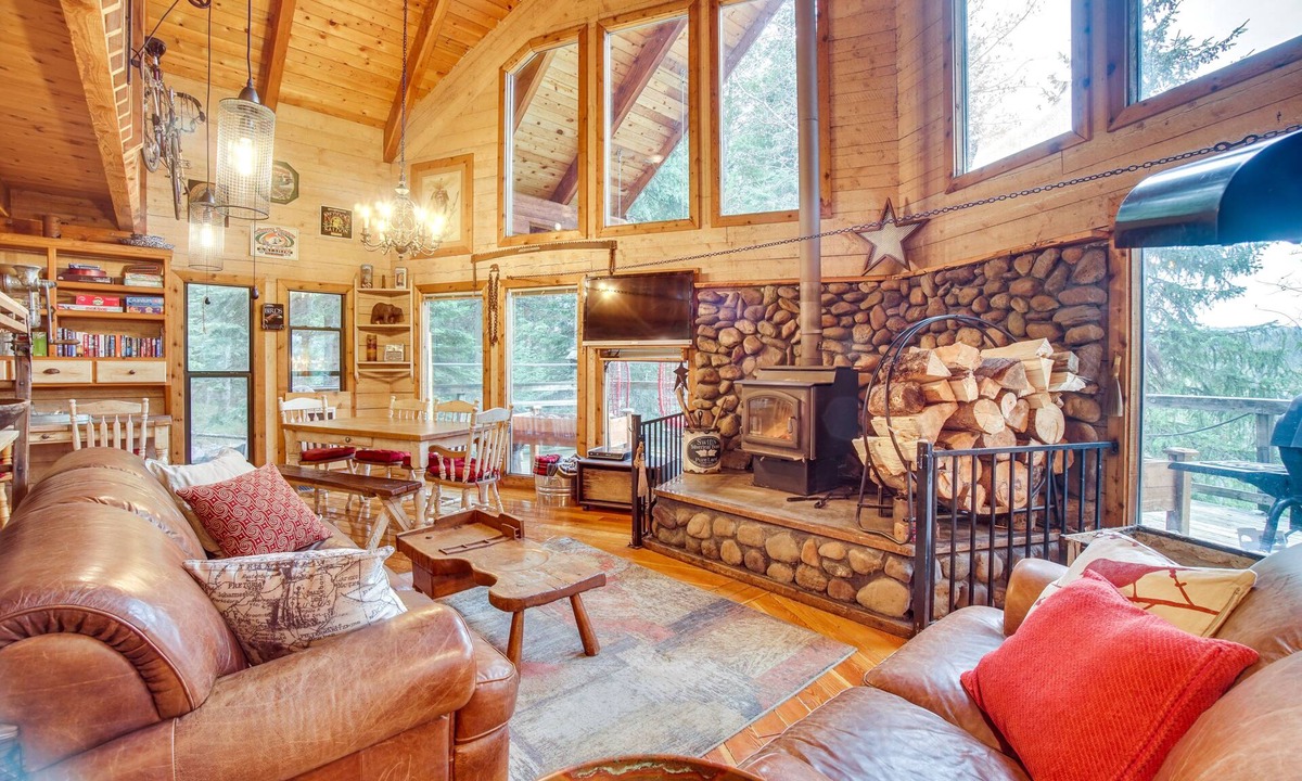 McCall Cabin | ‘Roots Rustic Retreat:’ Tree-Lined Cabin in McCall
