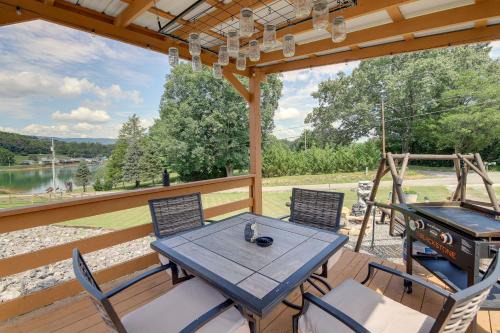 Bean Station Apartment | Rustic Bean Station Studio w/Deck & Water Views!