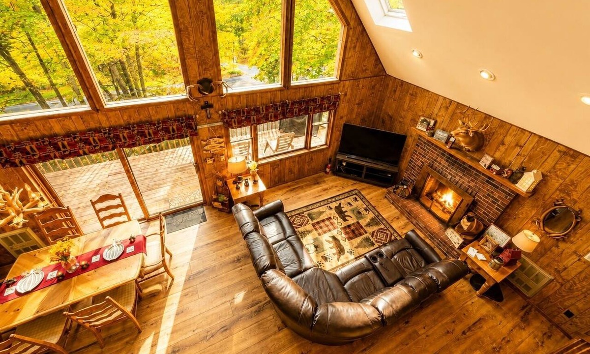 Lake Ariel Ski Chalet | Rustic Hideout Retreat Game Room Sleeps 11