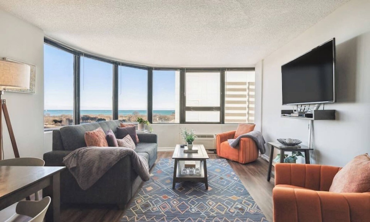 South Loop Condo | Safe Dtown Park VIEWS| Mich Ave, Museums 2bd/2ba