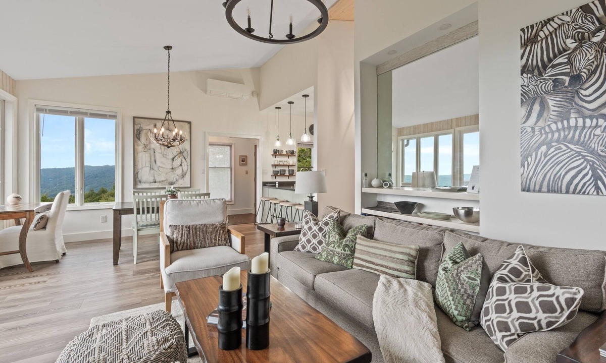 Sugar Mountain Condo | Scandinavian modern retreat with sweeping mountain views - shuttle to slopes