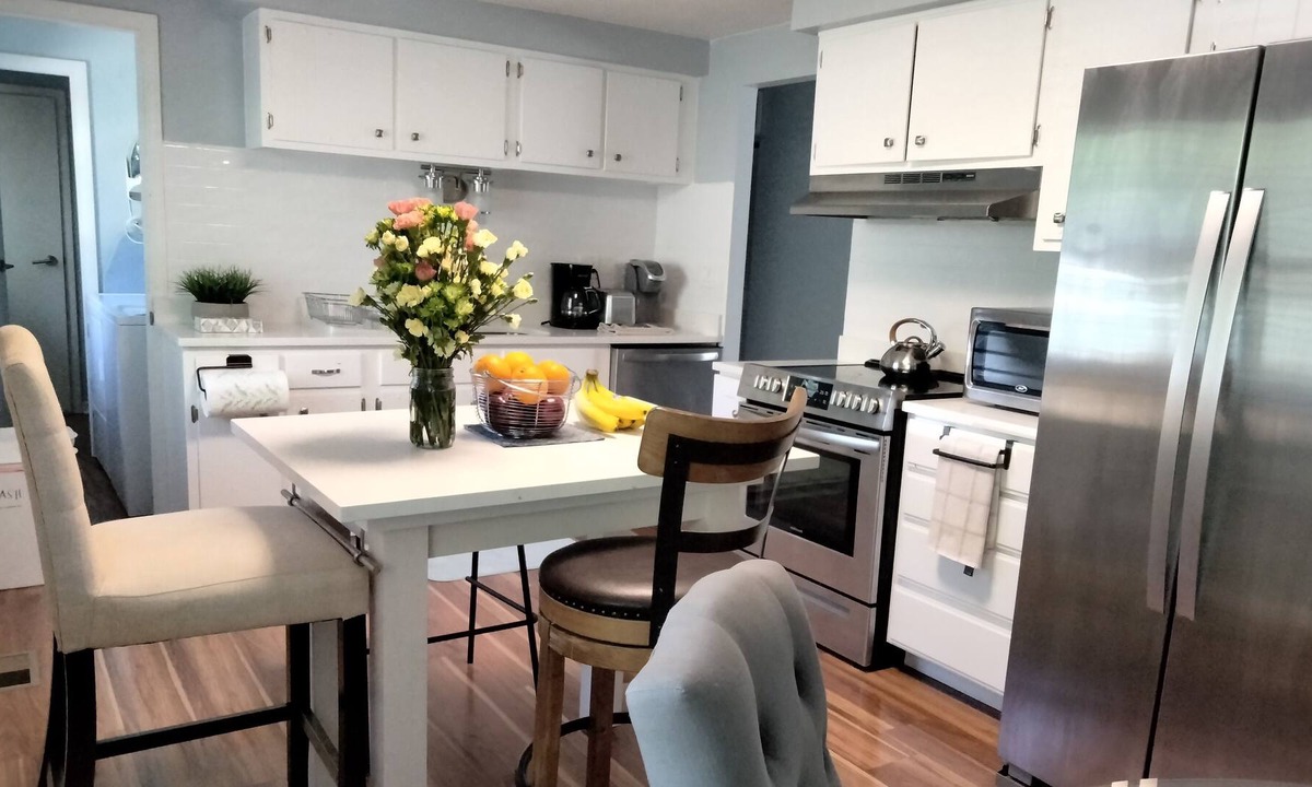 Schaumburg House | Schaumburg/Woodfield. Entire house for the whole family. 3 bedrooms.