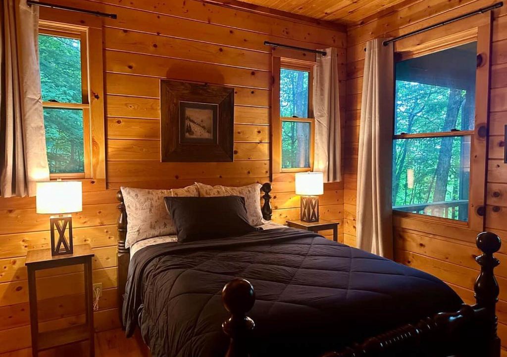 Harman House | Secluded Seneca Rocks cabin | Hot tub & fire pit