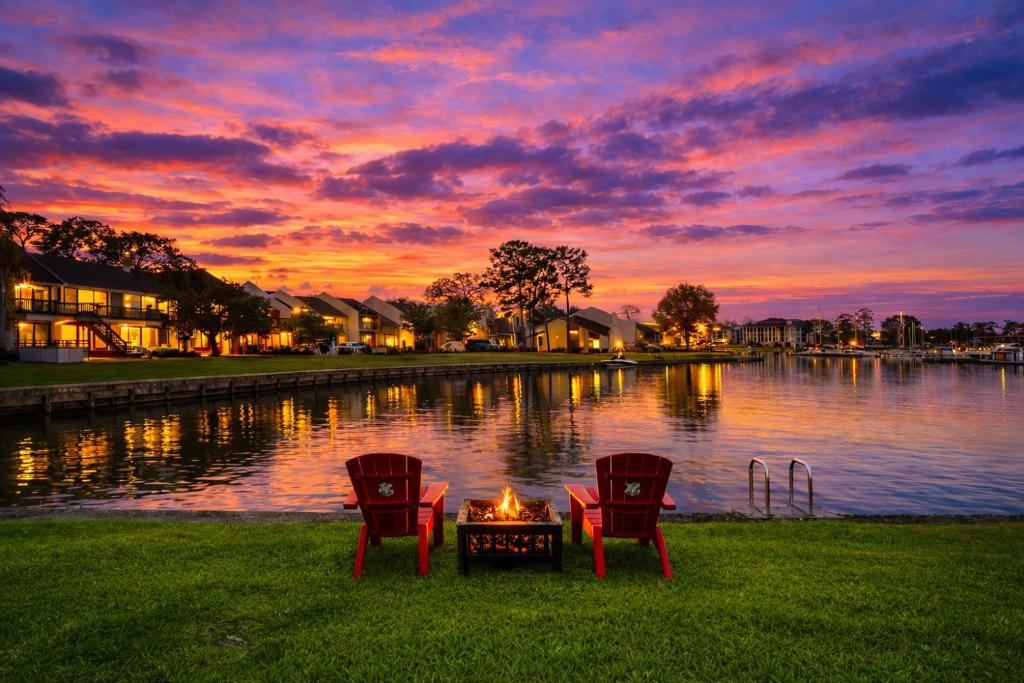 Walden on Lake Conroe Apartment | Serene Lakeside 2BR Sunset Views & Relaxing Stay