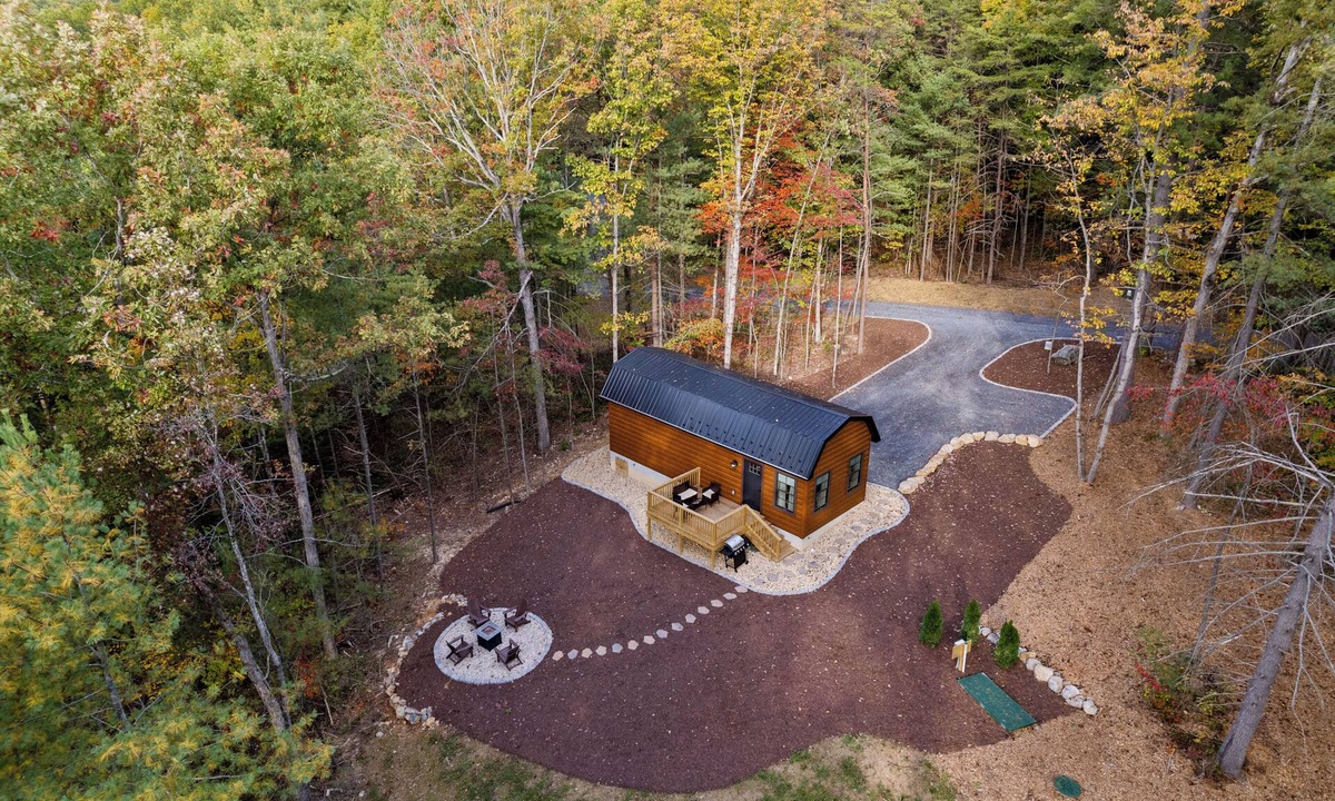 Luray Cabin | Shenandoah, Firepit, peaceful Cabin w/salt water Hot tub!