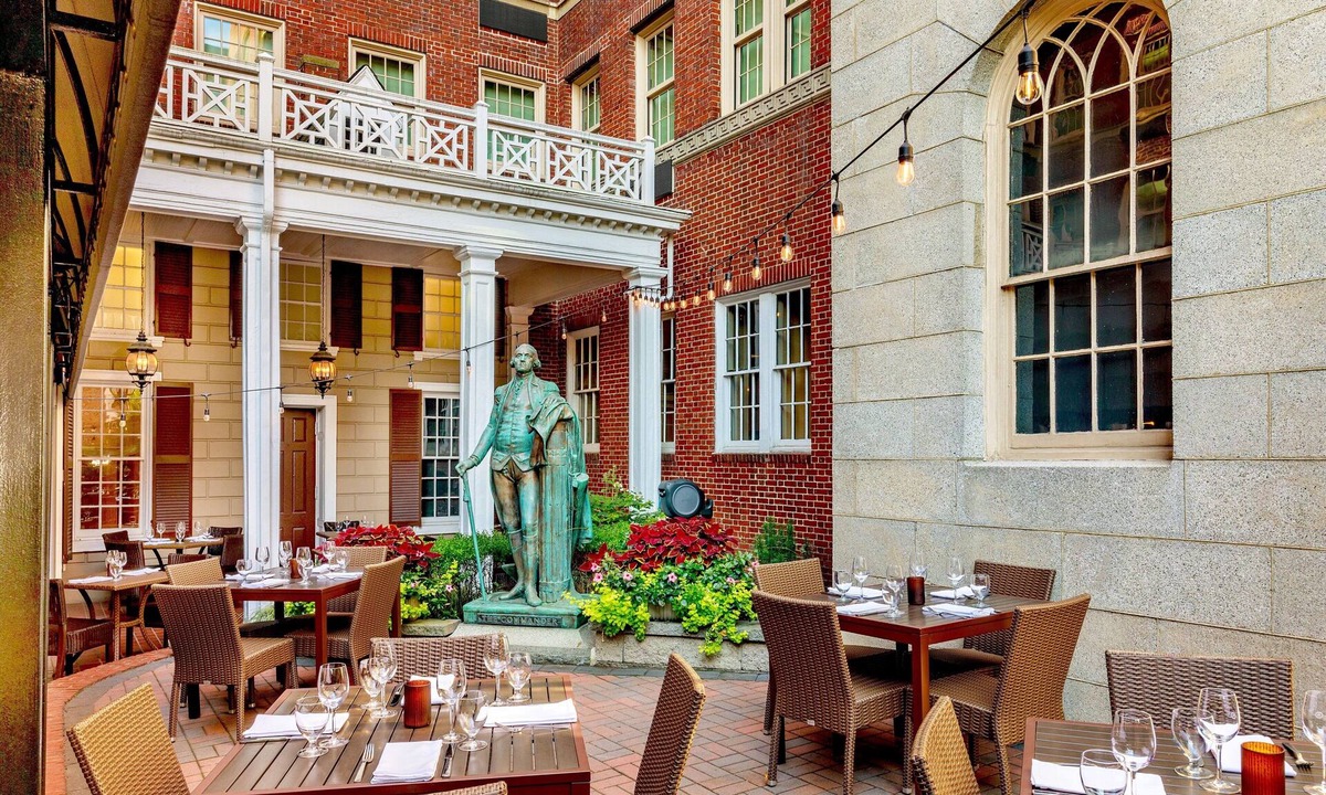 Neighborhood Nine Hotel | Sheraton Commander Hotel
