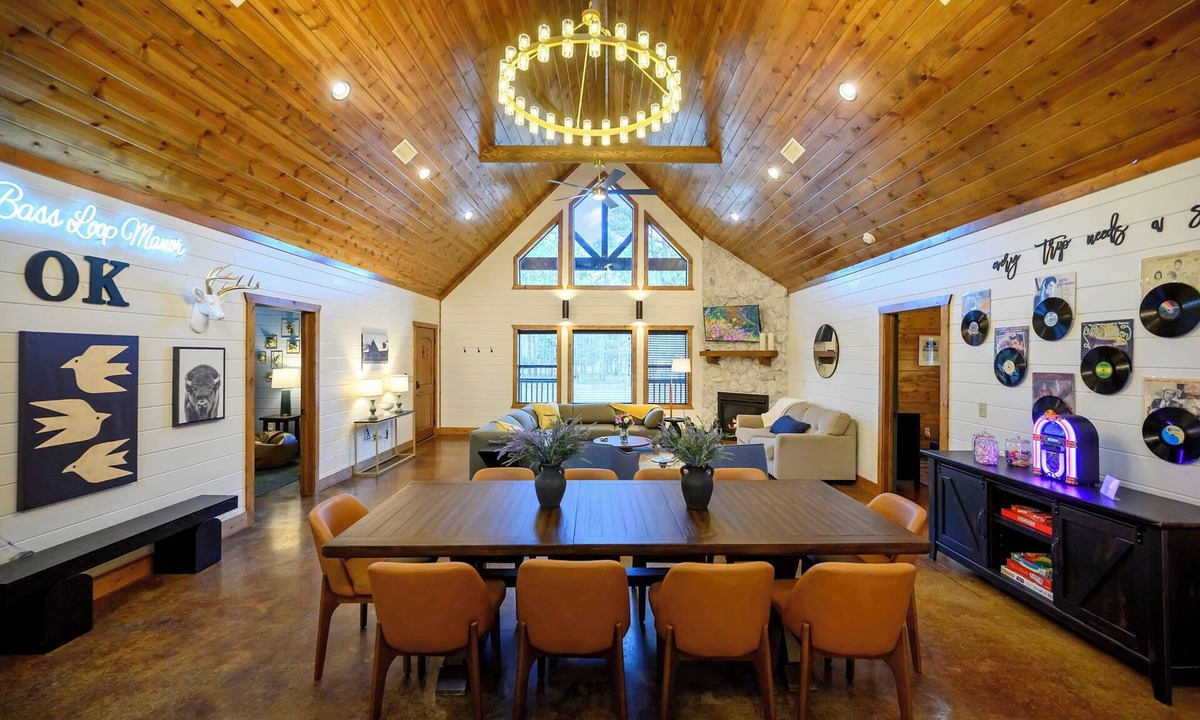 Hochatown Cabin | Single Level Private Lake Retreat! Sleeps 14 Hot Tub