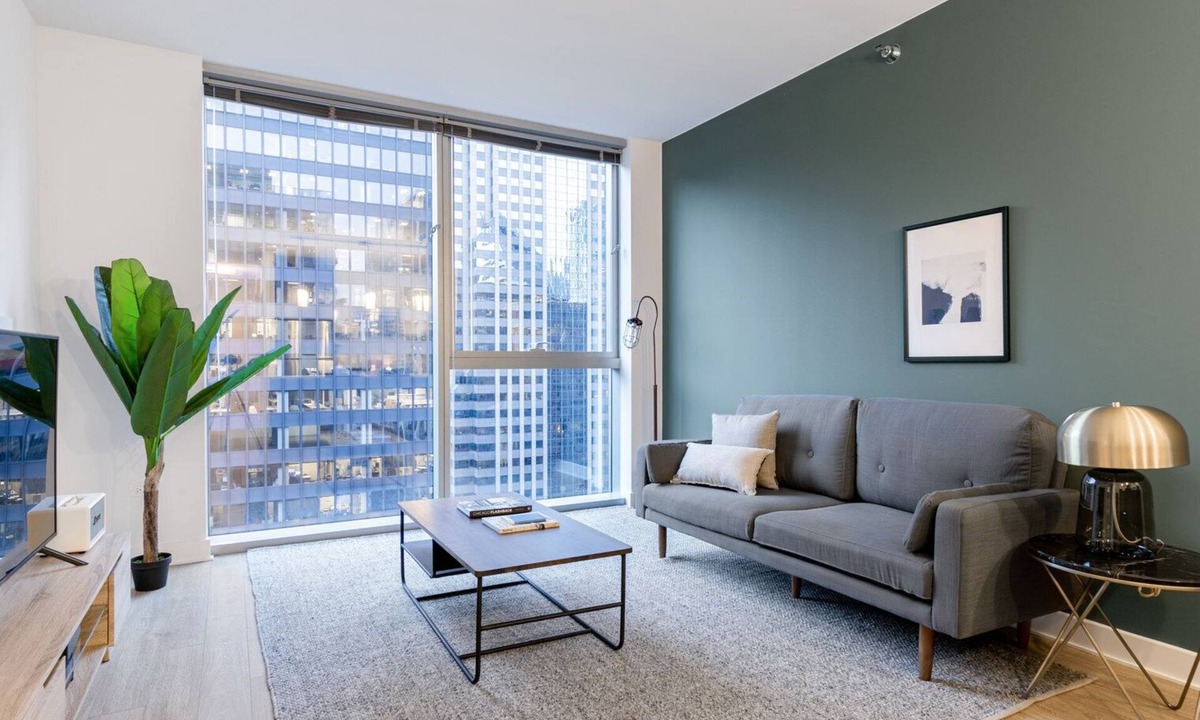 Downtown Chicago Apartment | Sleek Loop 1BR w/Gym, Pool, W/D, nr. Millennium Park, by Blueground