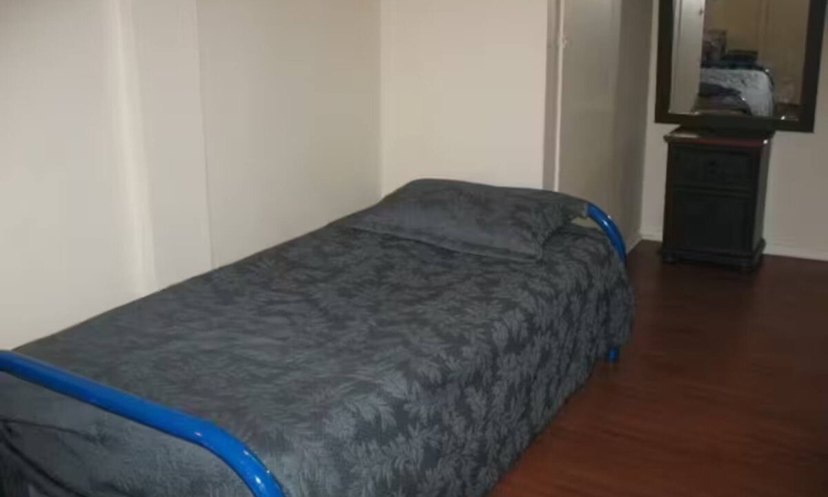 Quartier des Spectacles Apartment | Small affordable Studio near UQAM.
