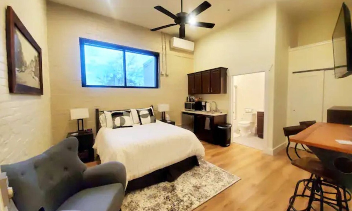 Chillicothe Apartment | Small town apartment just steps to shops, restaurants and the river!