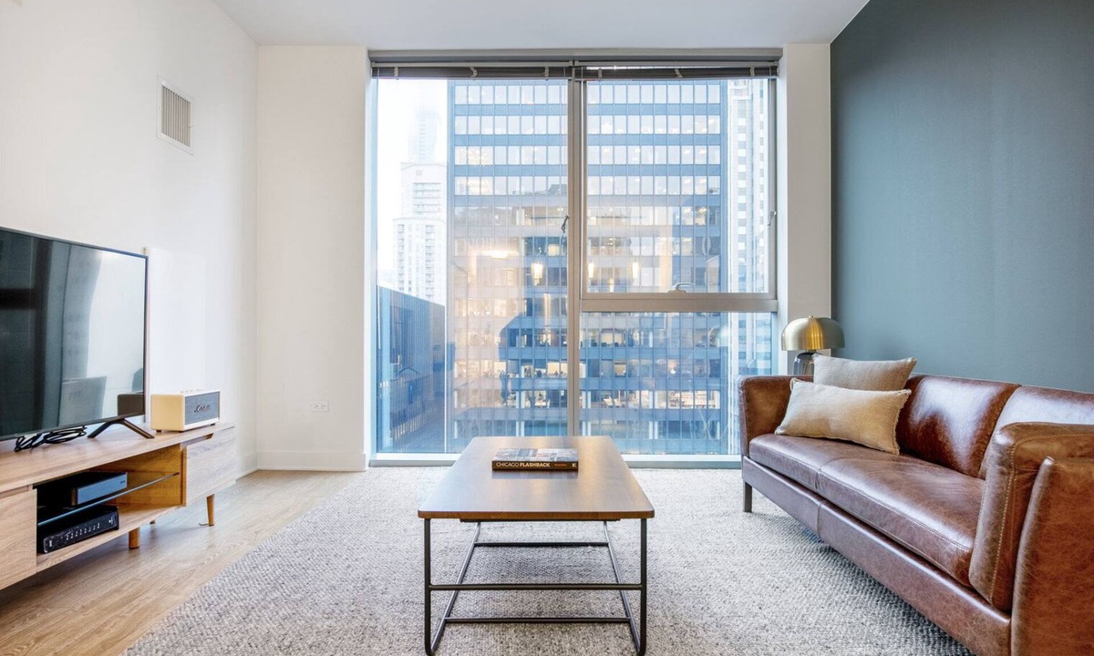 Downtown Chicago Apartment | Smart Loop 1BR w/Gym, Pool, W/D, nr. Millennium Park, by Blueground