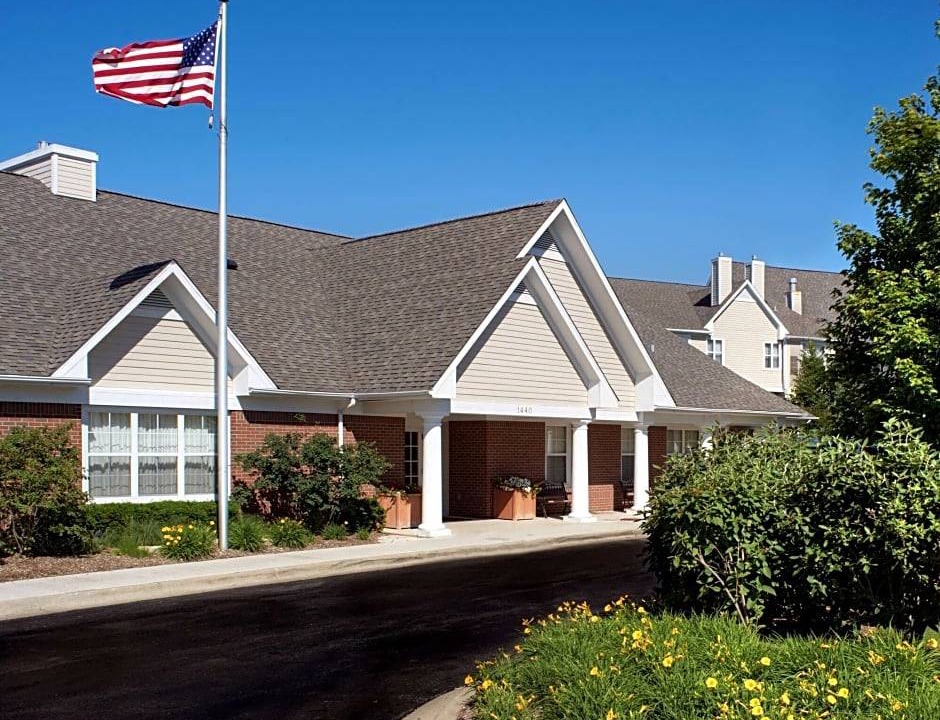 Waukegan Hotel | Sonesta ES Suites Chicago Waukegan