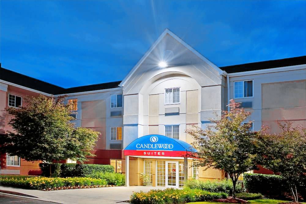 Waukegan Hotel | Sonesta Simply Suites Chicago Waukegan