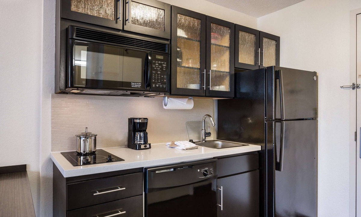 Warrenville Hotel | Sonesta Simply Suites Chicago Naperville