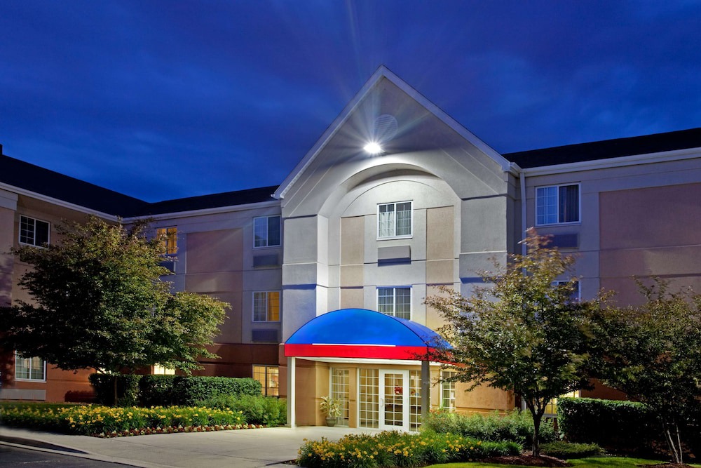 Waukegan Hotel | Sonesta Simply Suites Chicago Waukegan