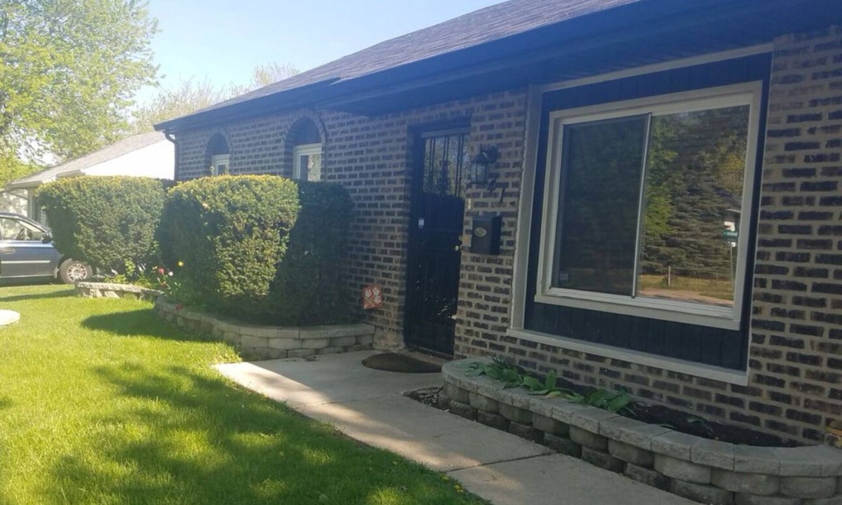 Richton Park House | Soothing 3-bedroom house with AC in Richton Park