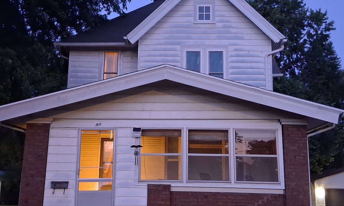 Galesburg Apartment | Soothing apartment with AC in charming Galesburg