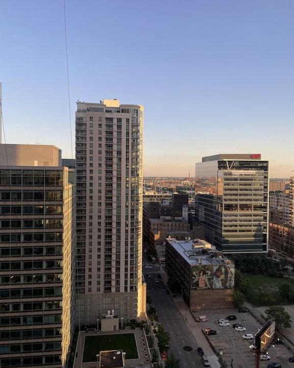 West Loop Gate Apartment | Spacious 1 BDR Apartment