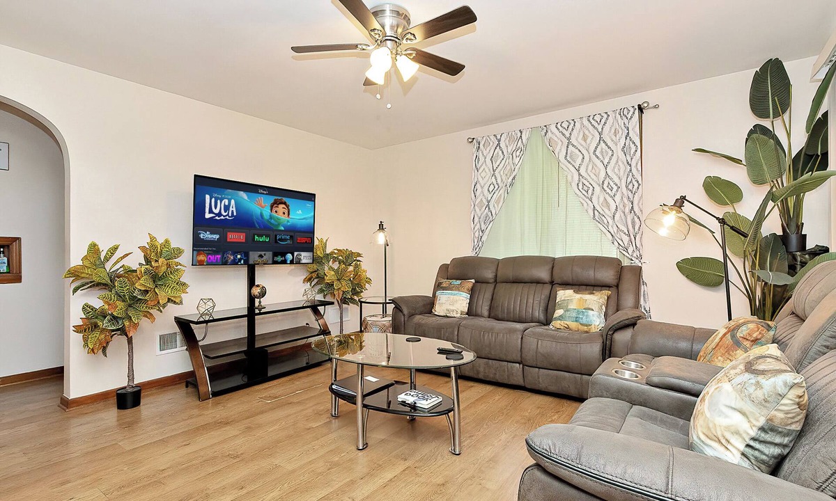 Waukegan House | ☆Spacious 3bdr near 6 Flags-Naval Base-Casino☆