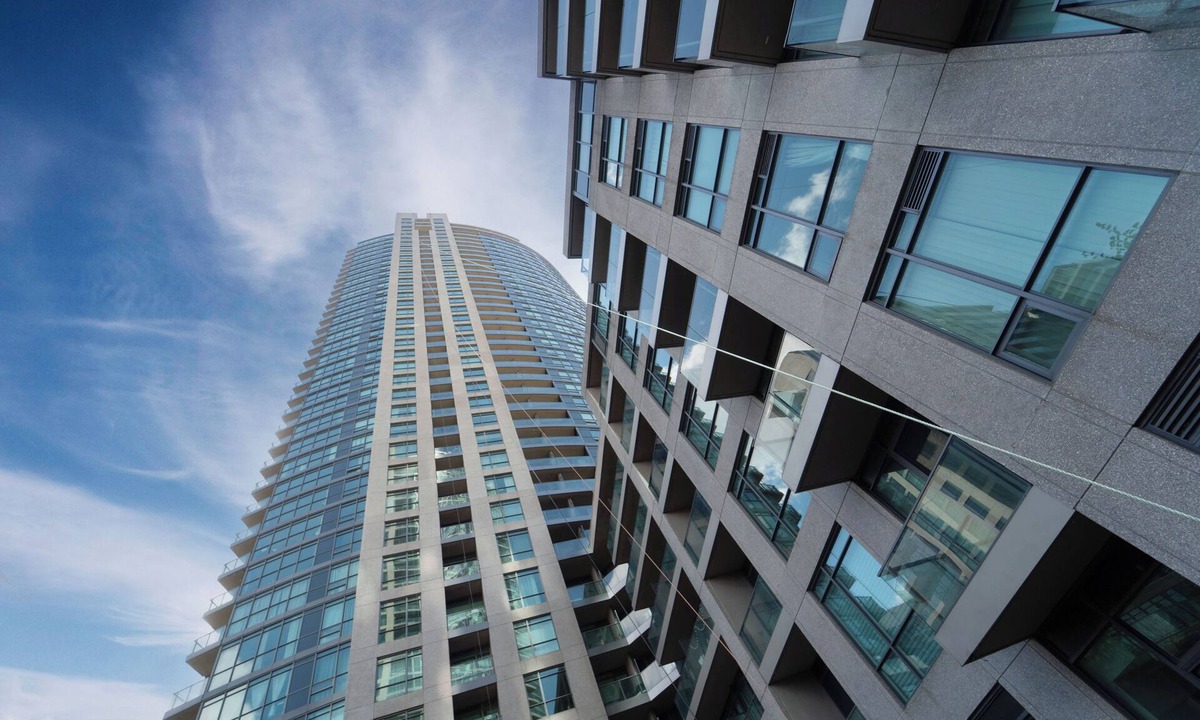 Fort York Condo | Spacious 3bed/2 bath Downtown Toronto condo + Free Parking, min to CN tower