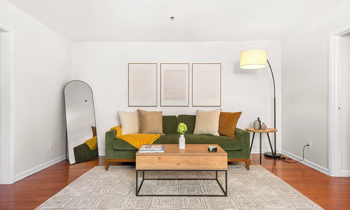 Hoboken Condo | Spacious 3BR FREE Parking Min to NYC Sleeps up to 10 W/D