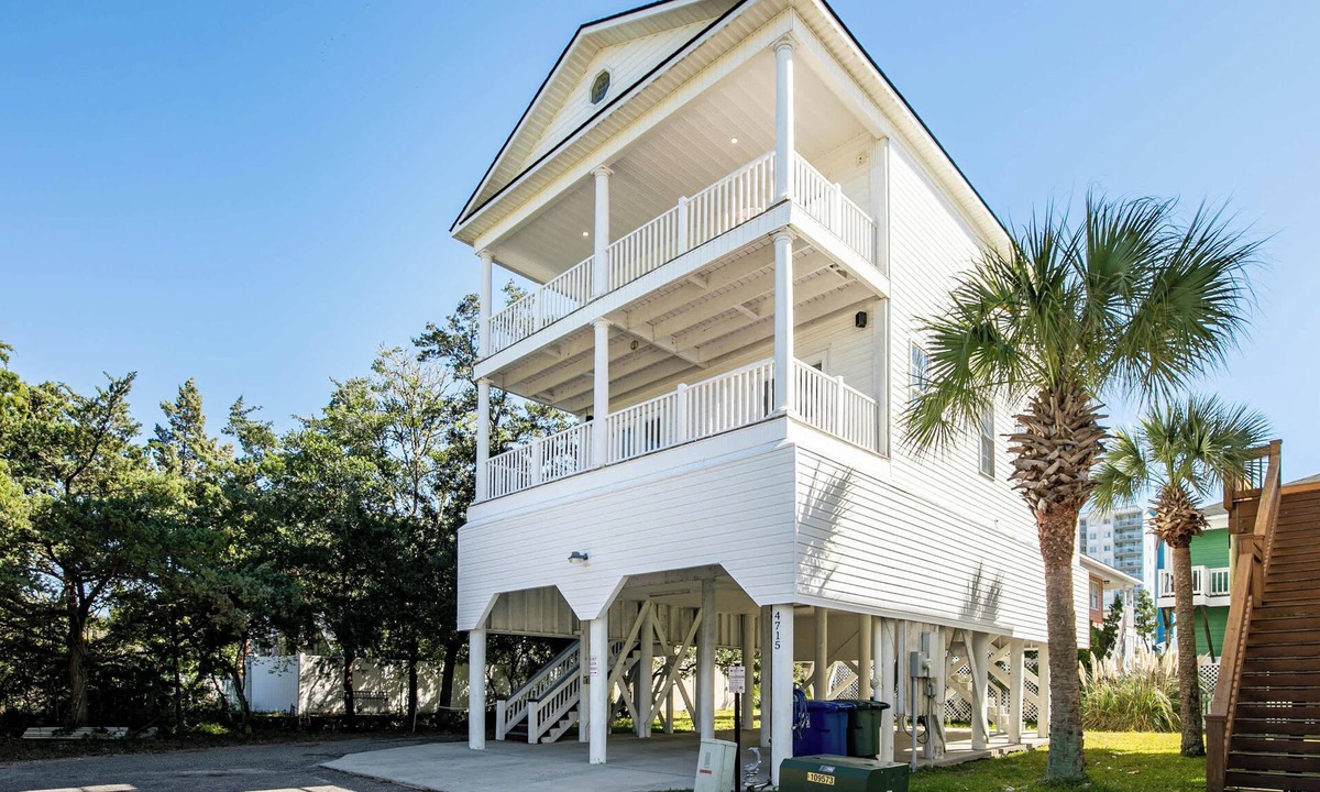 Windy Hill House | Spacious 3BR Getaway with BBQ, close to Beach