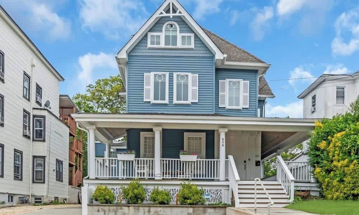 Asbury Park Apartment | Spacious 4BR Duplex · 5 Blks 2 Beach · Badges Incl