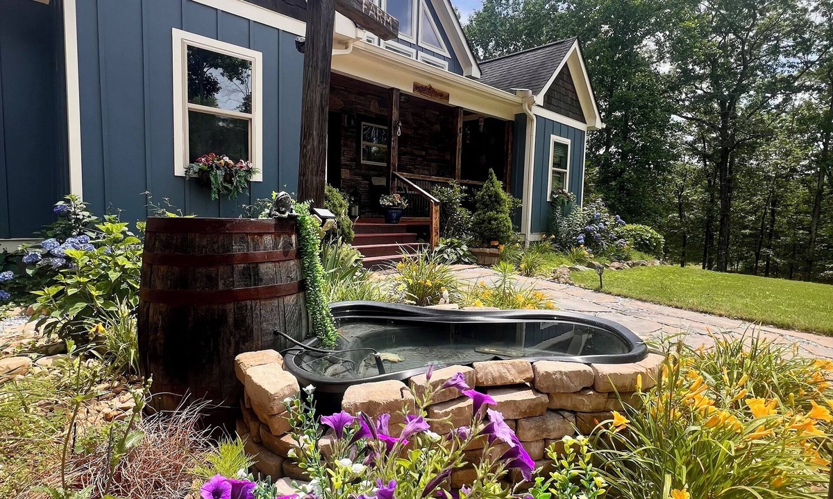 Cartersville House | Spacious 5-bedroom rustic retreat on 10 acres in charming Dallas
