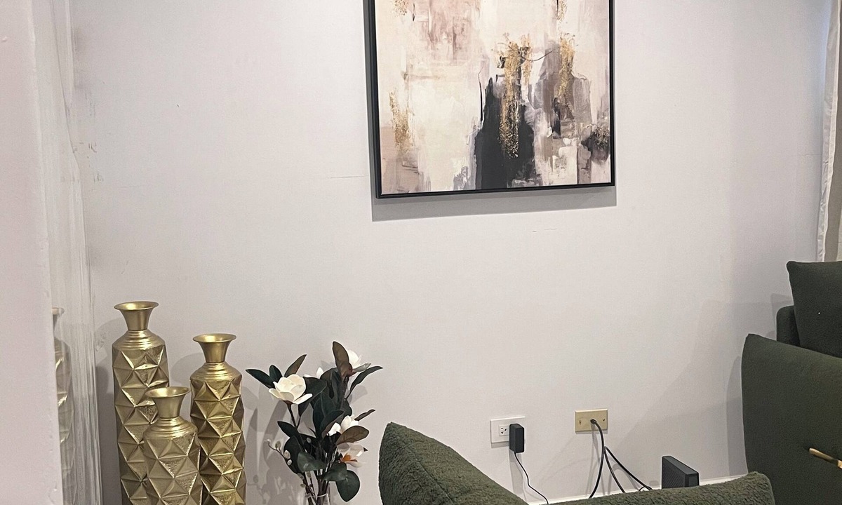 Des Plaines House | Spacious 5-bedroom house in nice Des Plaines with AC, WiFi