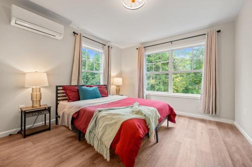 Maple Hill House | Spacious 5BR House with King Beds in Prime Location