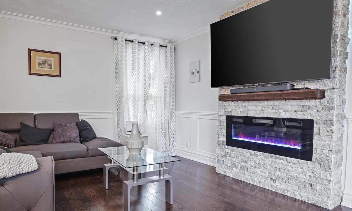 Bendale House | spacious.