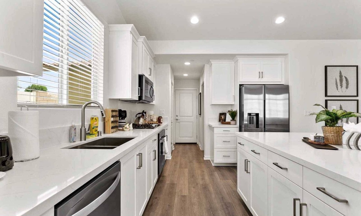 Lancaster House | Spacious Castle on Ave L12