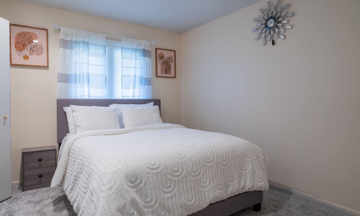 Springfield House | Spacious & Cozy ~ Mins to Downtown