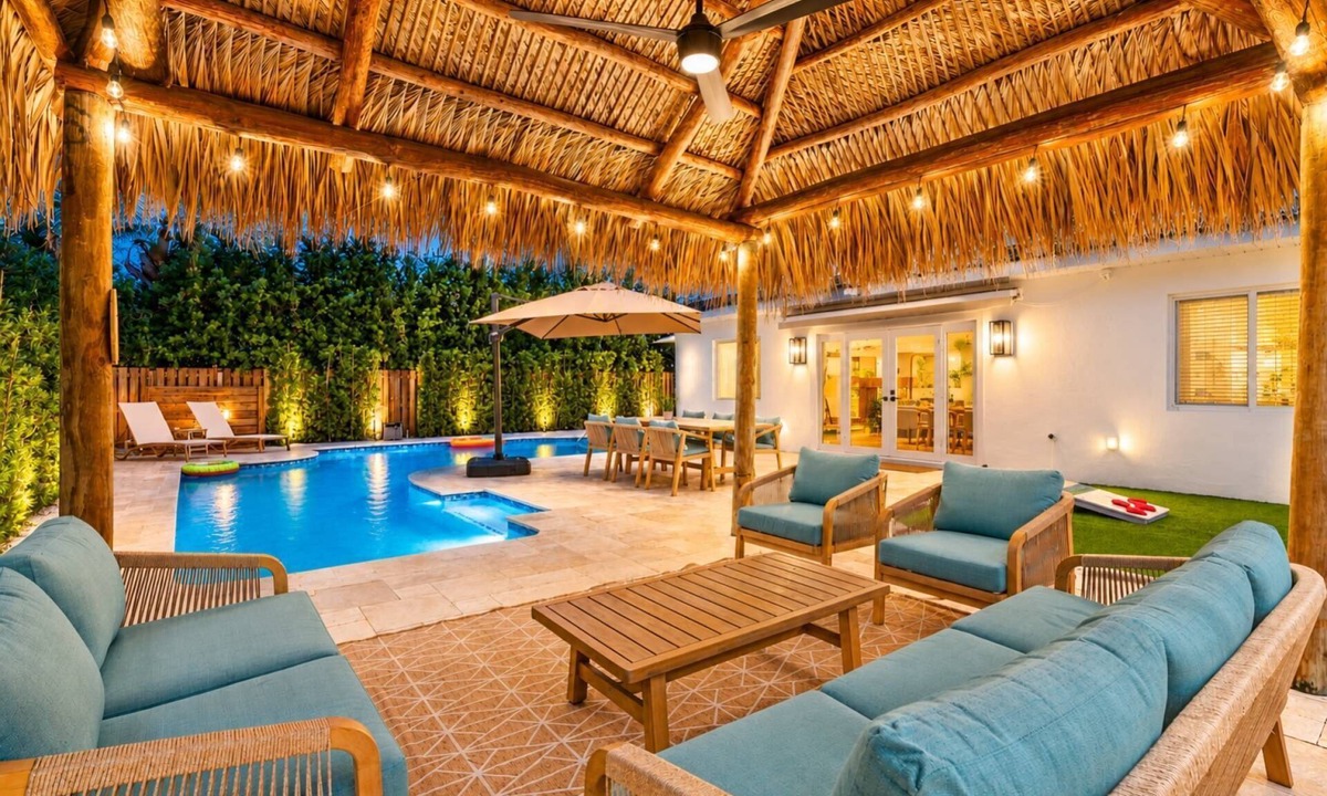 Central Fort Lauderdale House | Spacious Designer 4BR Pool Home Near Beach | BBQ & Games