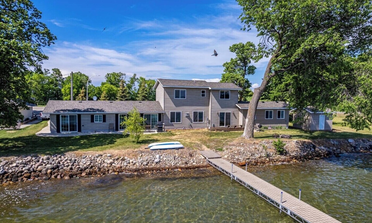 Pelican Rapids House | Spacious Duplex on Sandy, Private Beach! 5 Bedroom - 3.5 Bath MN Lake Cabin