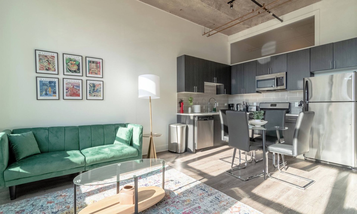 Near South Side Hotel | Spacious Family-Friendly 2BR near McCormick & Zoo
