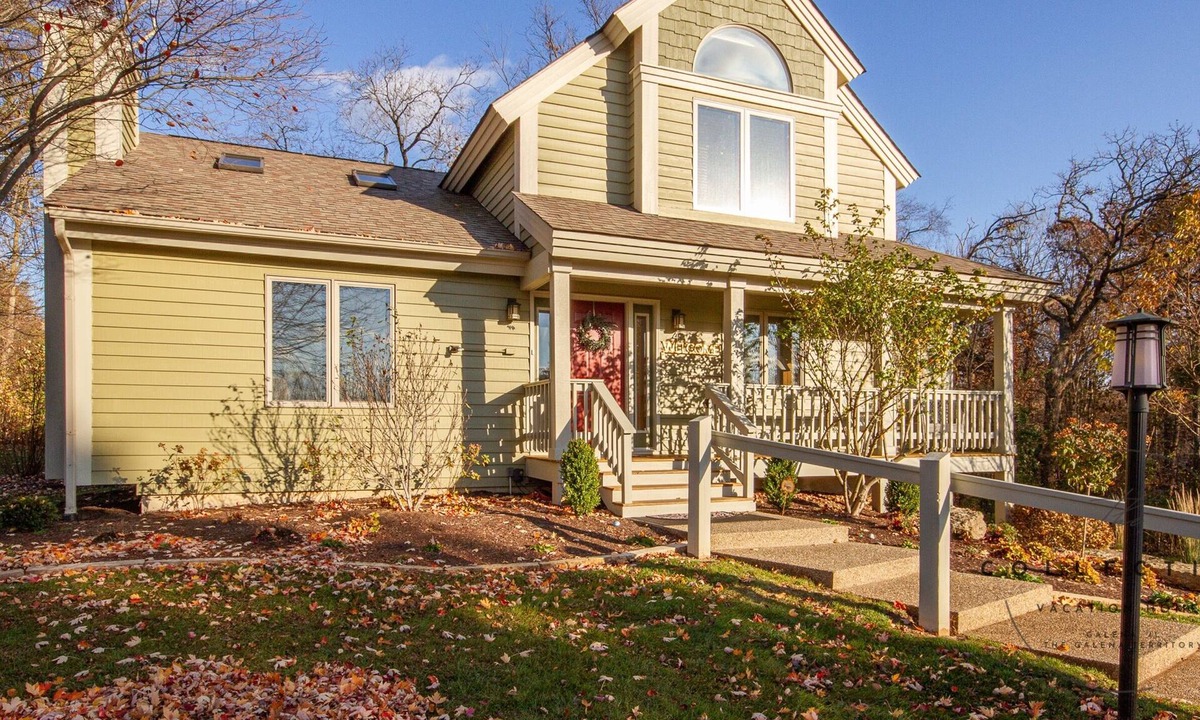 The Galena Territory House | Spacious Galena Retreat on Golf Course | 4 Bed 4 Bath | Hot Tub & Fire Pit