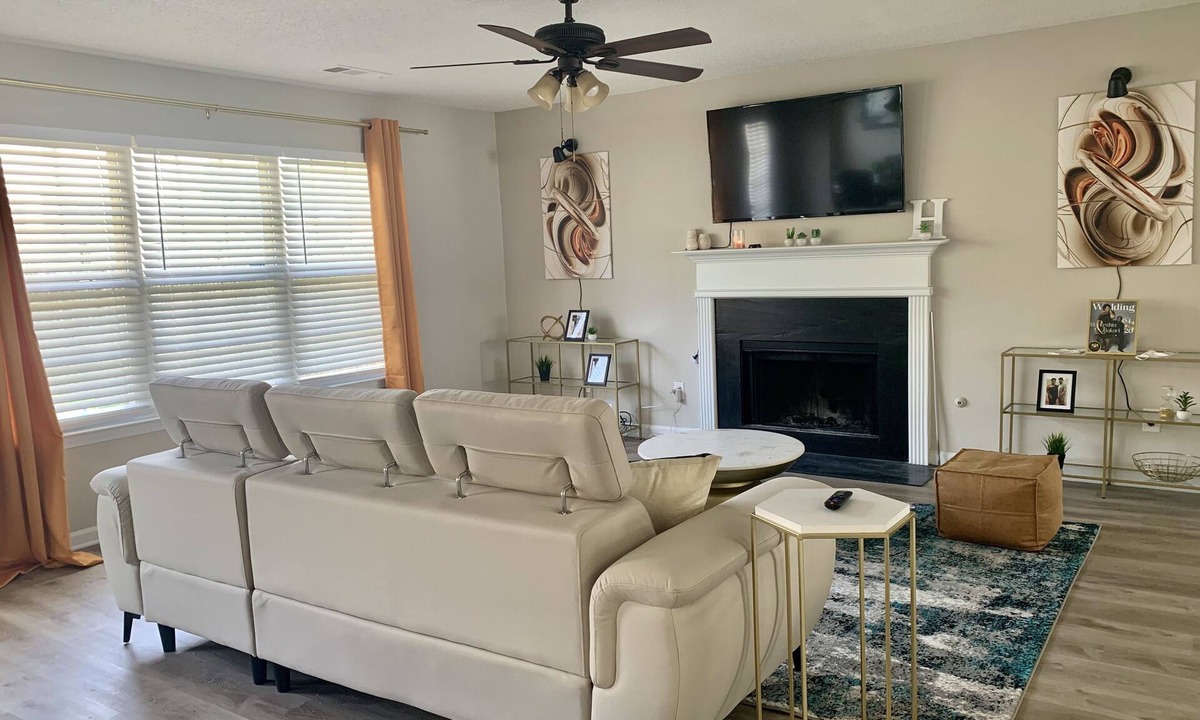 Lovejoy House | Spacious, Modern House with Cozy Fireplace, Home Office and Master Suite