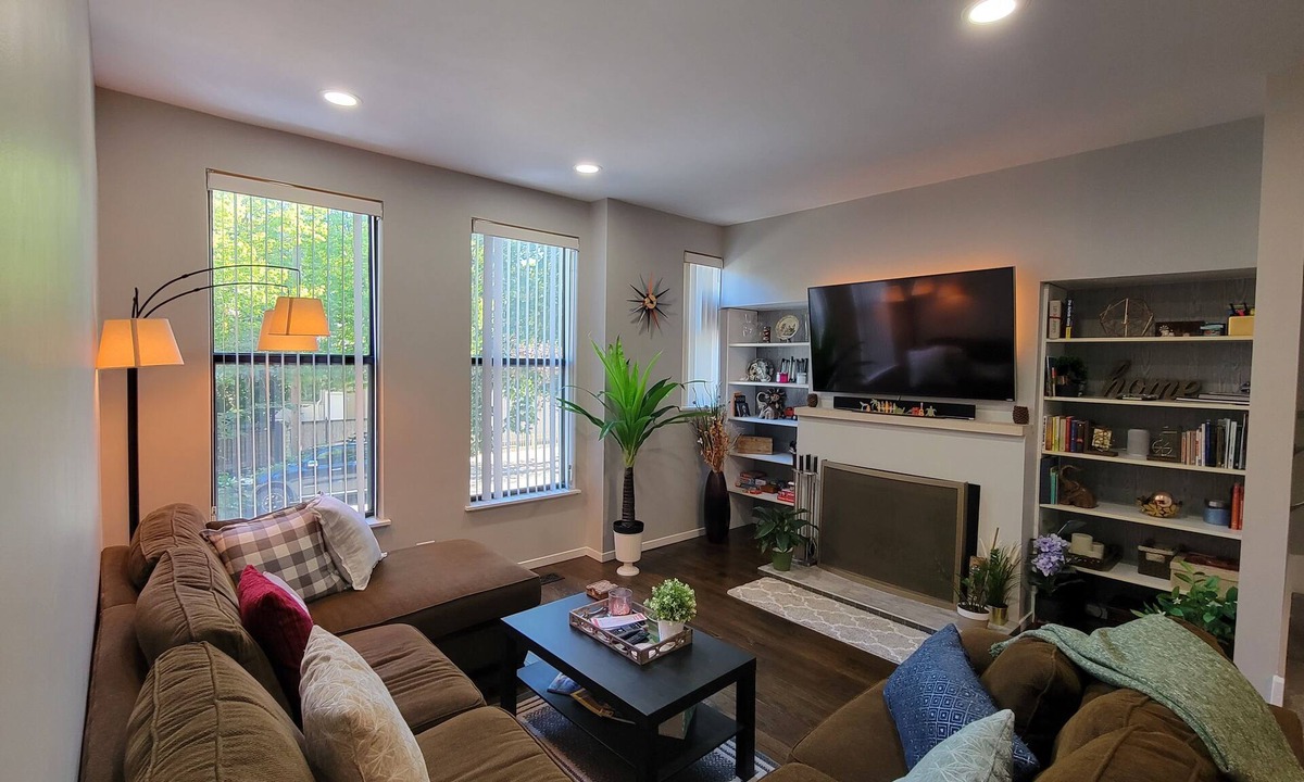 Ranch Triangle House | Spacious Townhome! 3 bedrooms & 2 complete bath and 2 outdoor Patios, Near Train