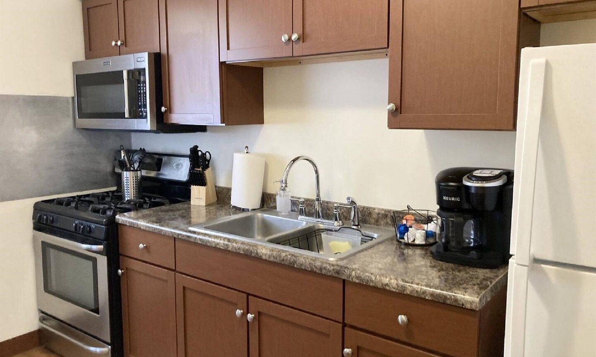 Normal Apartment | Spacious Updated 1 Bedroom Apartment