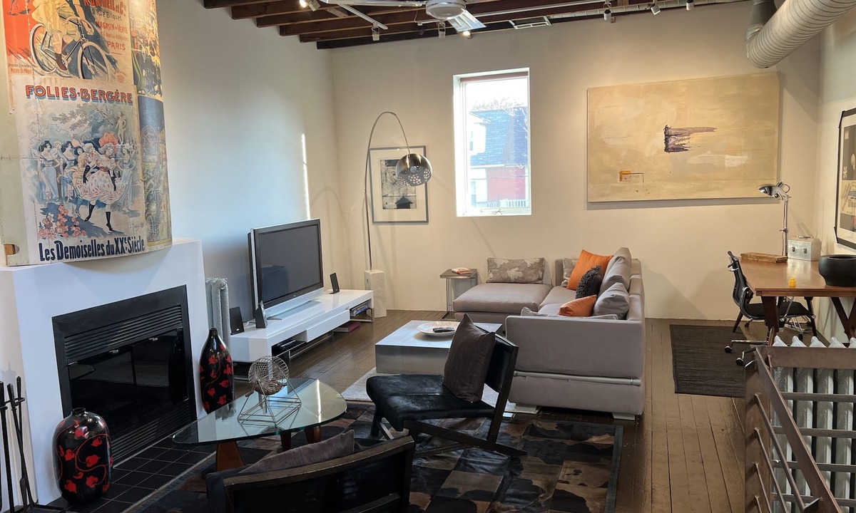 Dovercourt Park Apartment | Spectacular Authentic Loft.