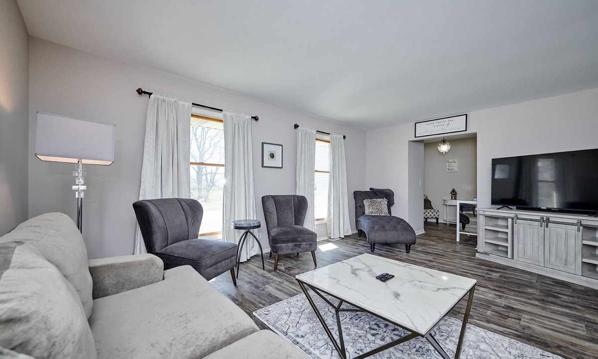 Plato Center House | Sprawling Private Pond View Home