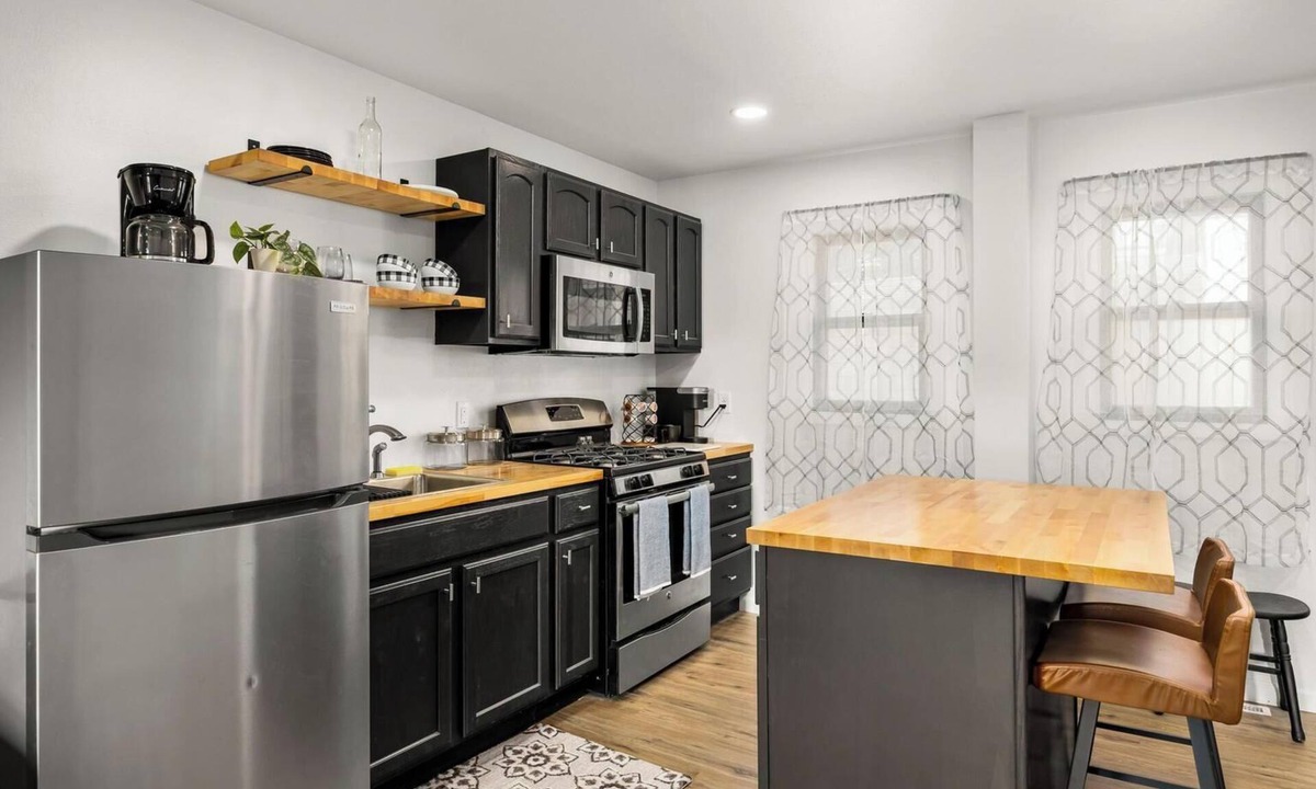 Washington House | Square Haven & The Green Door - Entire Home