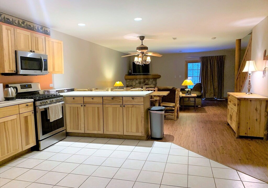 Oglesby House | Starved Rock Cabin sleeps 9